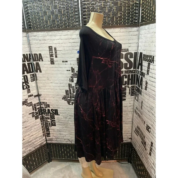 Torrid Plus 4 Black Marble Print Pockets Raglan Sleeve Midi Skater Dress - Picture 3 of 6